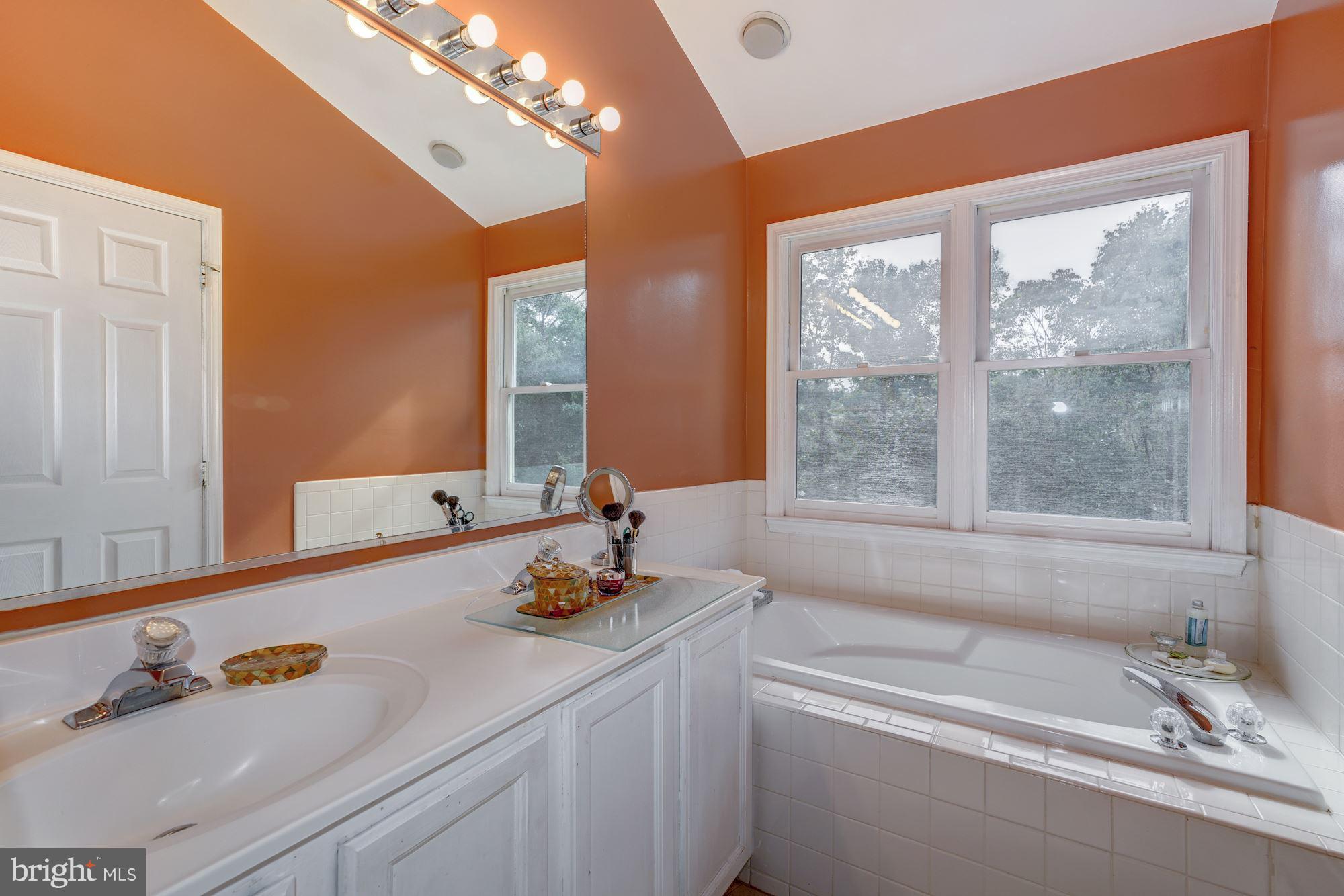 8708 Wadebrook Terrace Springfield, VA 22153 - Photo 17 of 30 Bath (Master)
