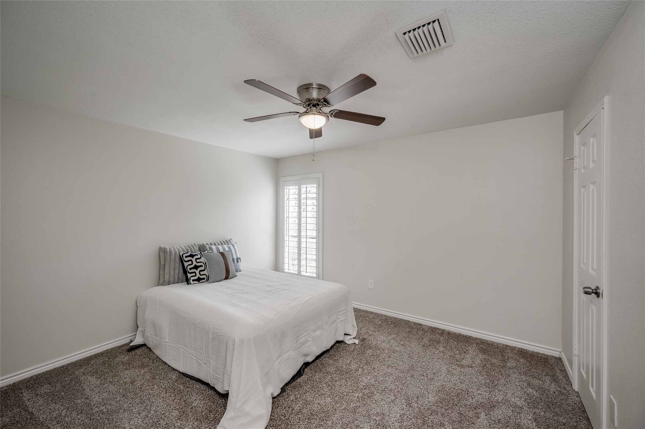 387 Rancho Bauer Drive Houston, TX 77079 - Photo 24 of 32 a bedroom with a bed and a ceiling fan