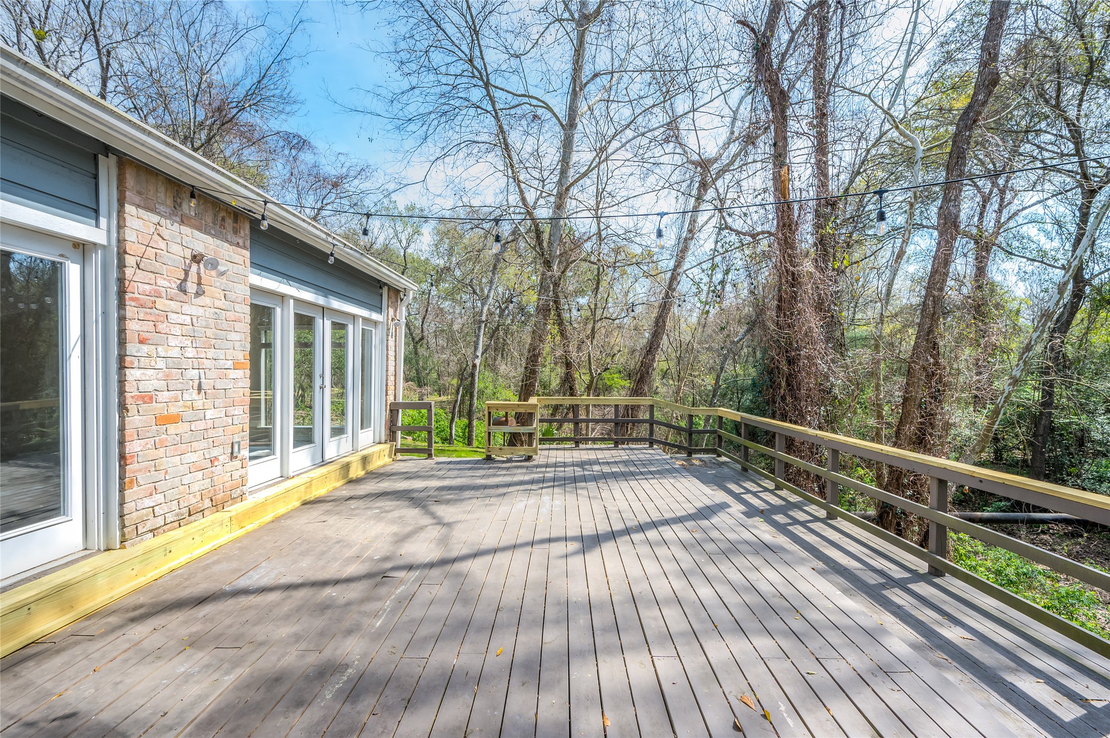 387 Rancho Bauer Drive Houston, TX 77079 - Photo 28 of 32 a view of a balcony with wooden floor and fence