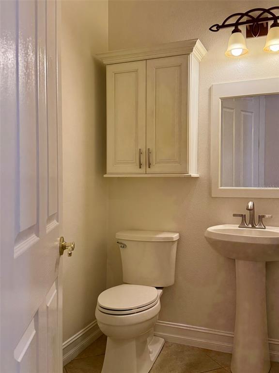 1849 Watermere Lane Windermere, FL 34786 - Photo 16 of 31 a bathroom with a toilet sink and mirror