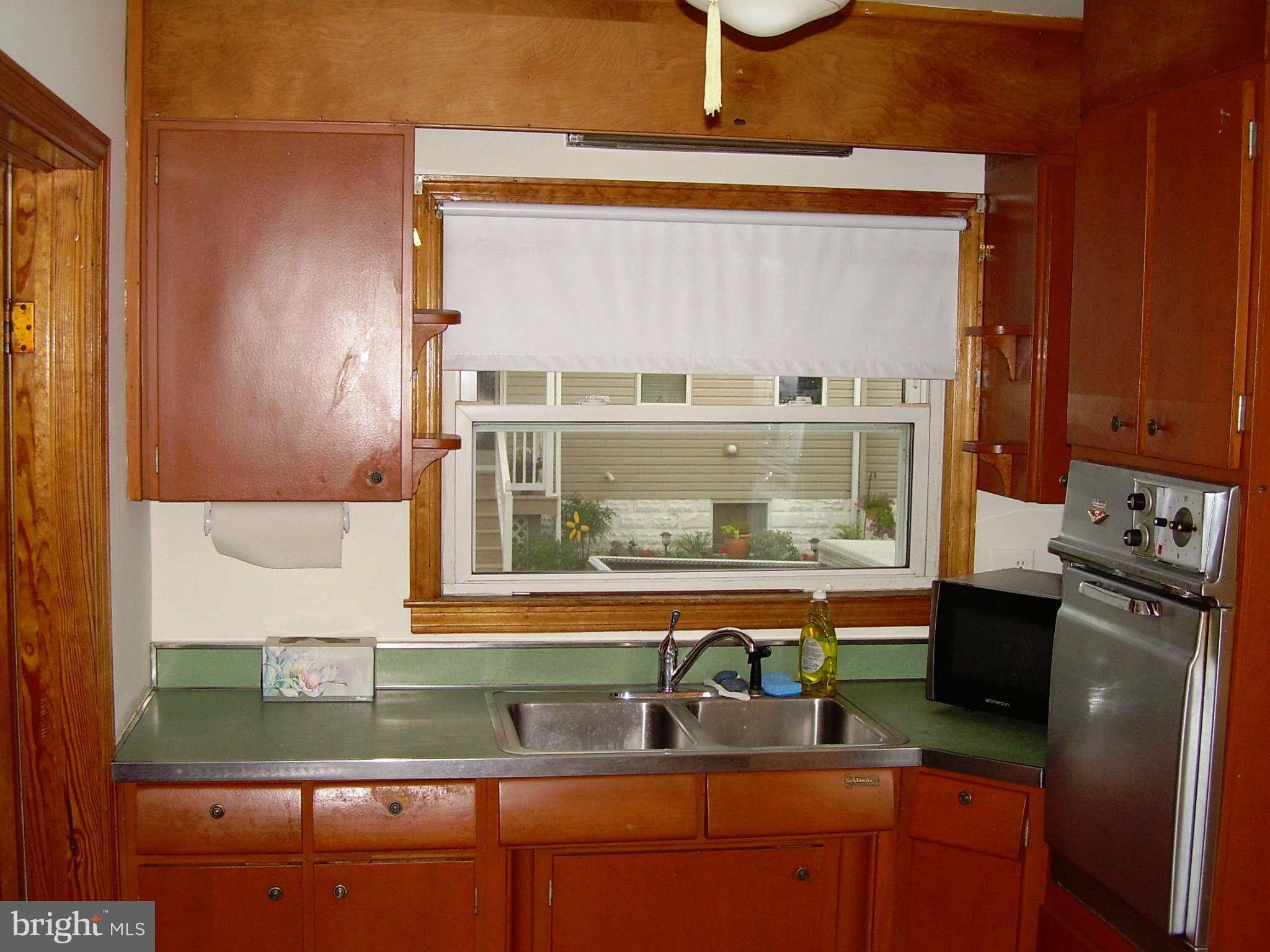 3117 River Drive Road Baltimore, MD 21219 - Photo 5 of 9 Kitchen