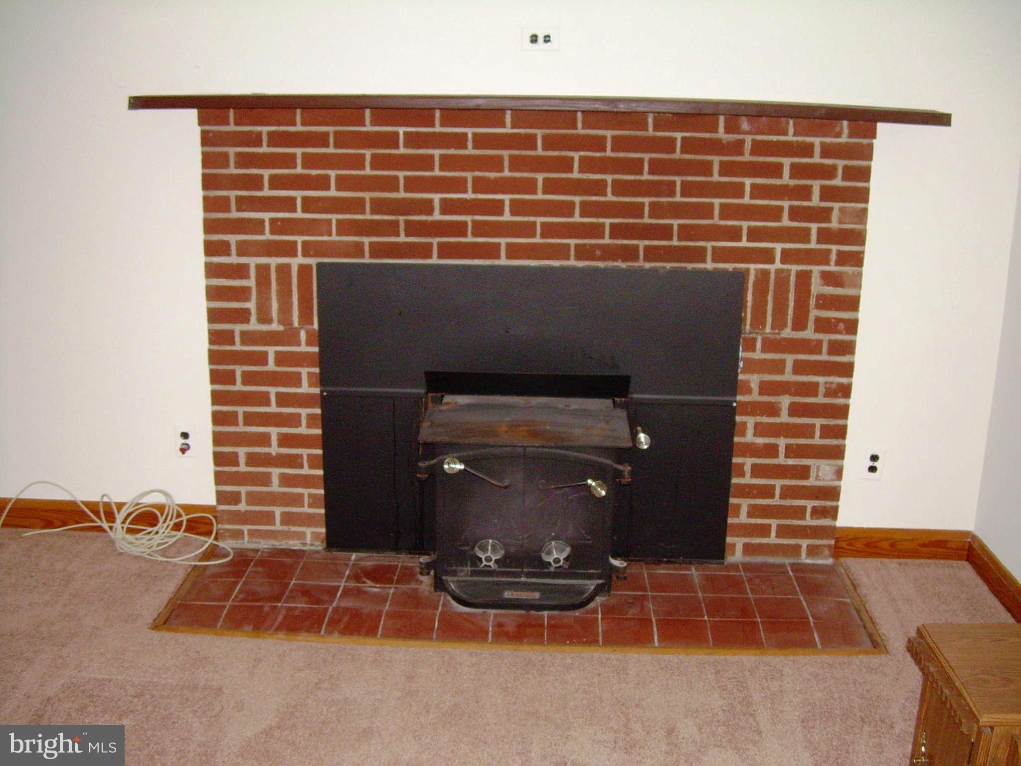 3117 River Drive Road Baltimore, MD 21219 - Photo 9 of 9 Living Room