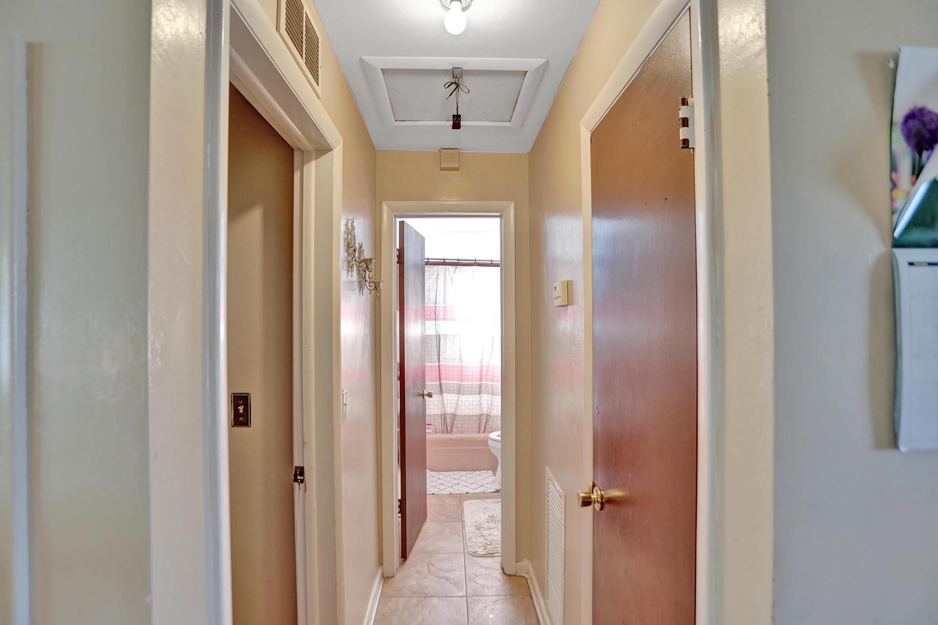 591 Silver Beach Road Riviera Beach, FL 33403 - Photo 11 of 29 G87A4096