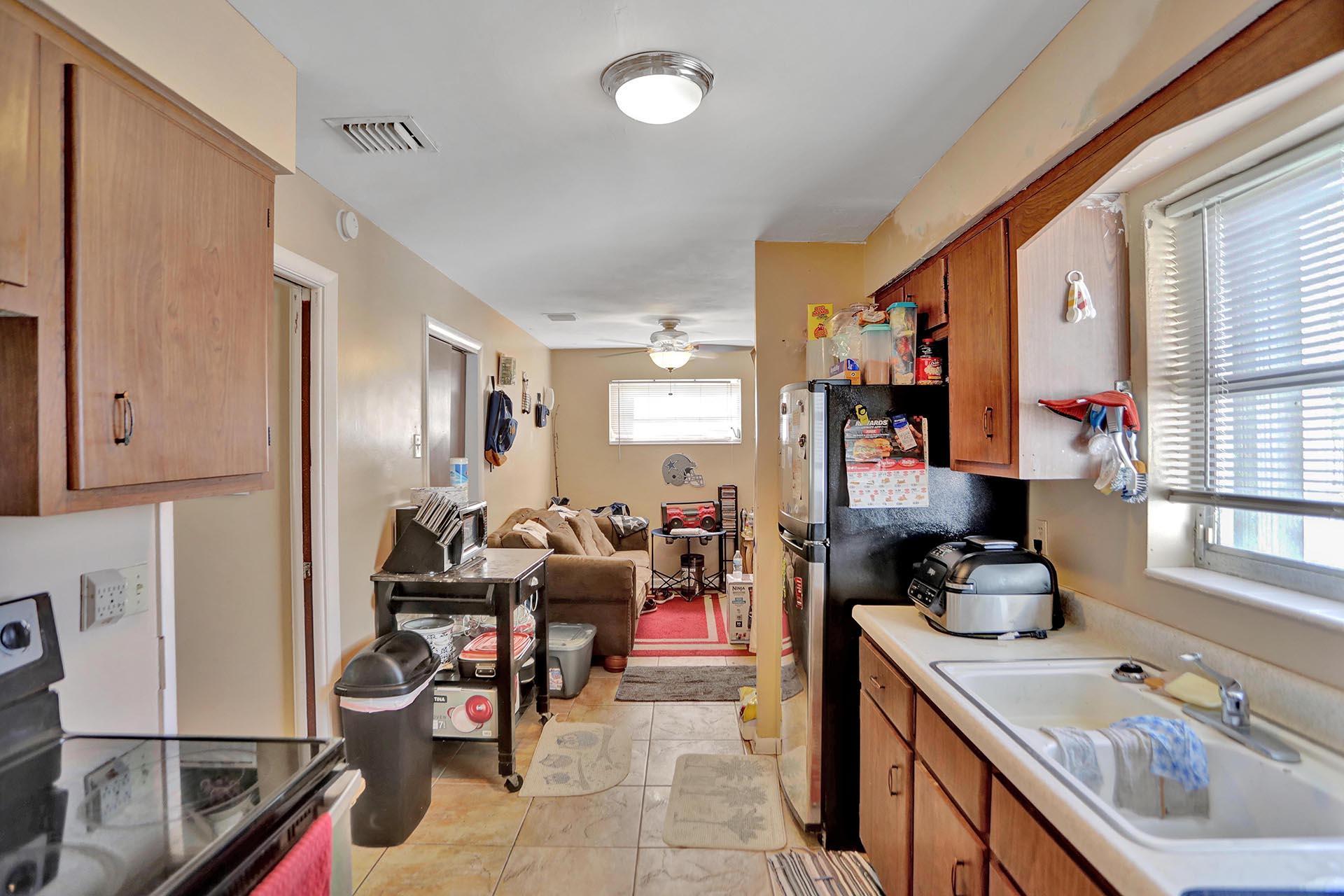 591 Silver Beach Road Riviera Beach, FL 33403 - Photo 19 of 29 G87A4120