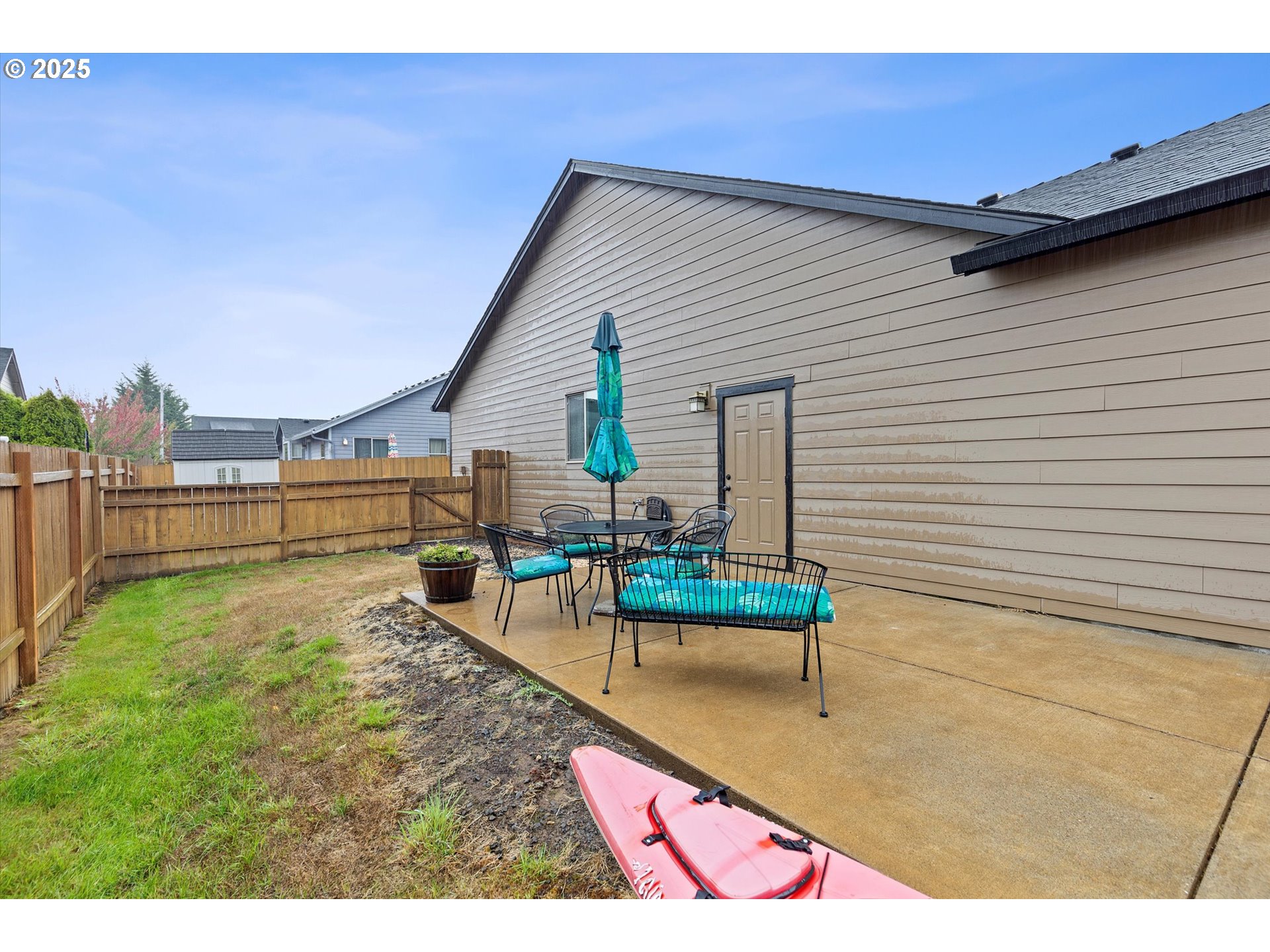 723 North 7th Street Carlton, OR 97111 - Photo 29 of 32 a view of a terrace with chairs