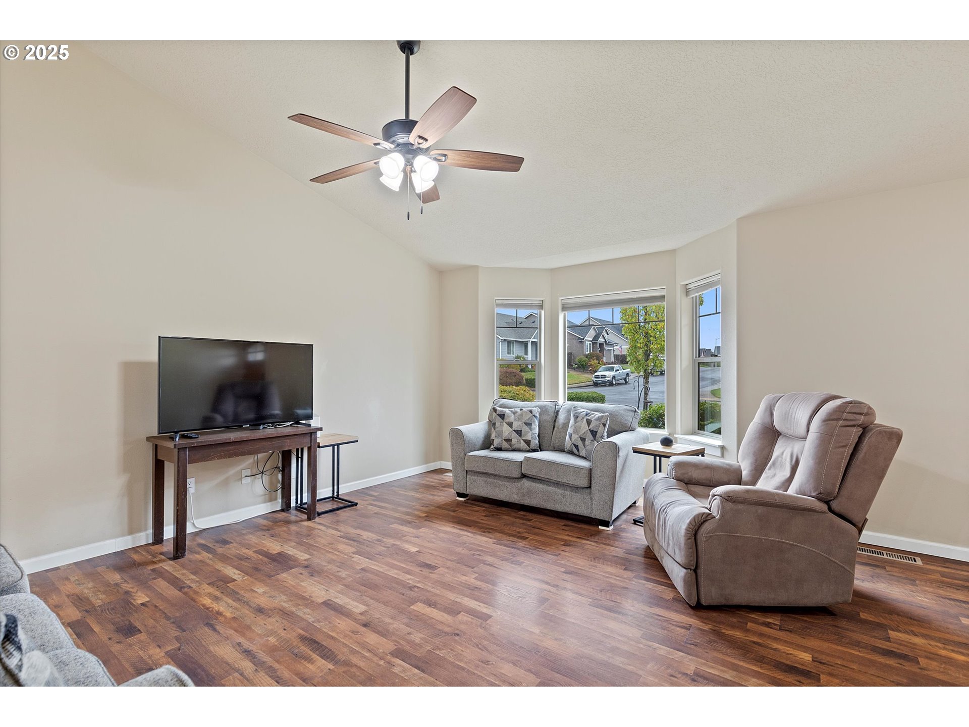 723 North 7th Street Carlton, OR 97111 - Photo 3 of 32 a living room with furniture and a flat screen tv