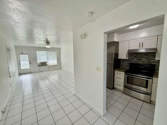 $1,700 | 1251 West River Drive, Unit 4, Margate, FL 33063