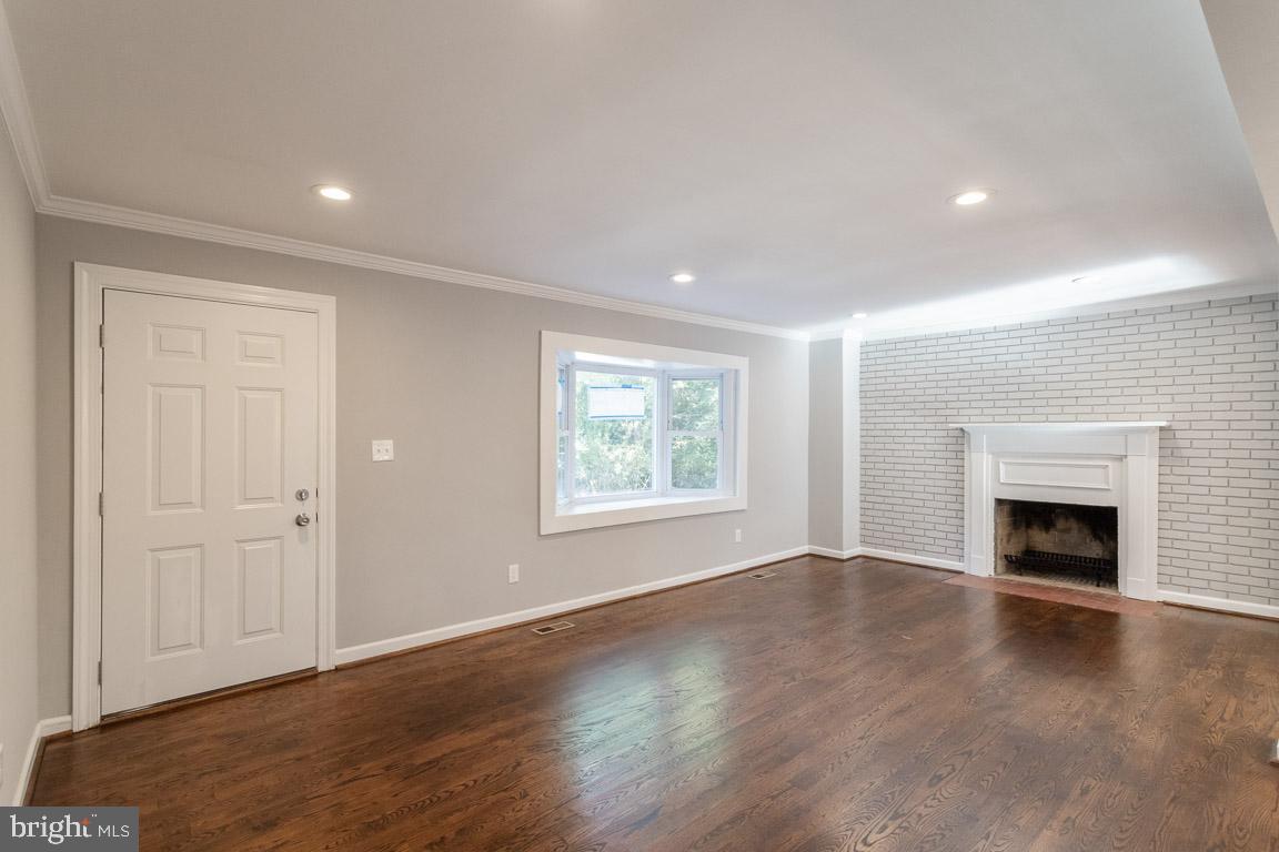 6725 Hackberry Street Springfield, VA 22150 - Photo 9 of 36