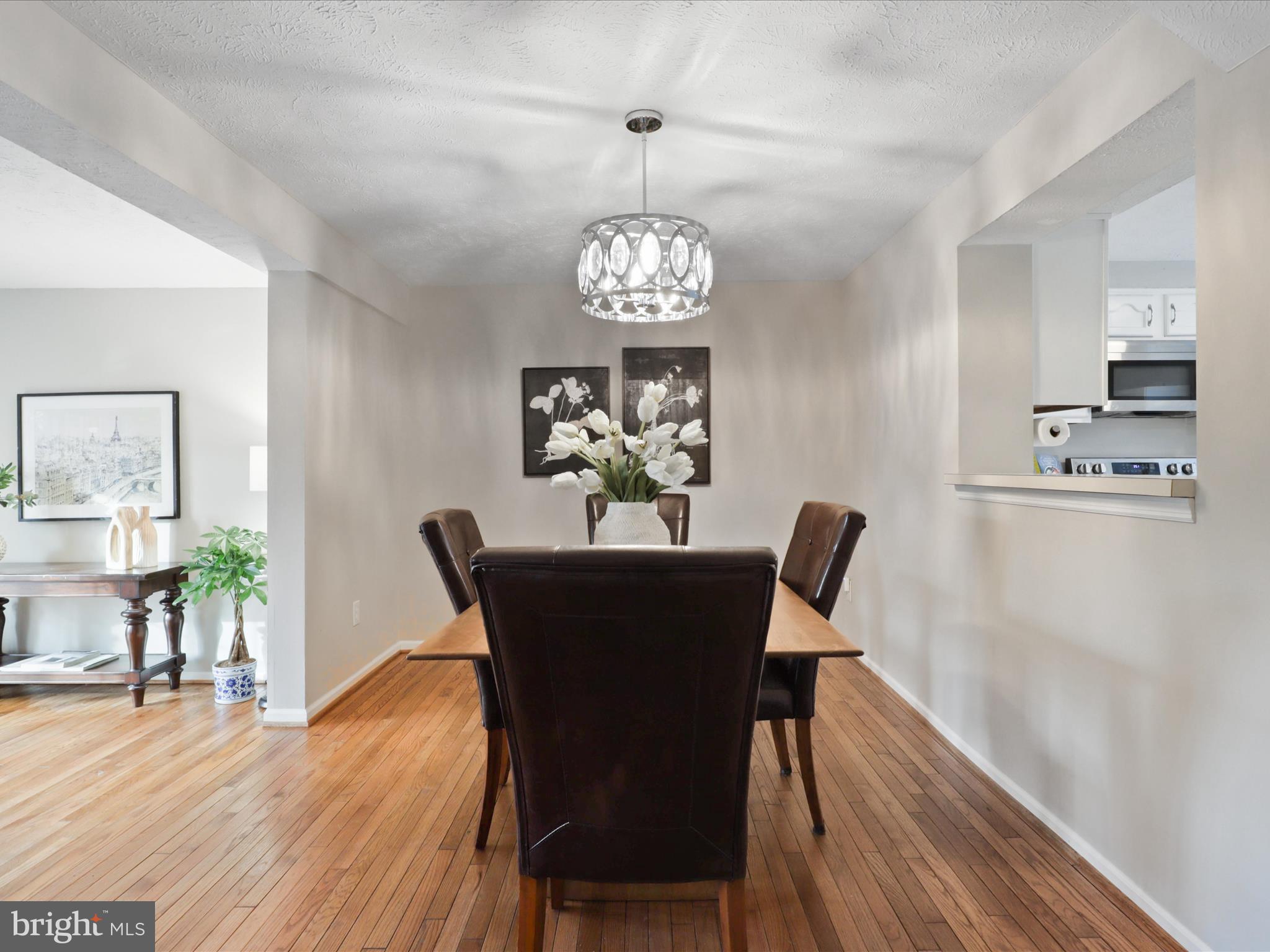1561 Autumn Ridge Circle Reston, VA 20194 - Photo 10 of 53 Spacious Diining Area