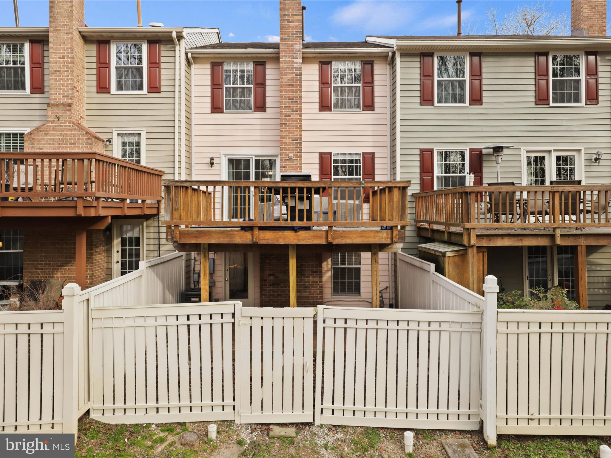1561 Autumn Ridge Circle Reston, VA 20194 - Photo 30 of 53 Fenced