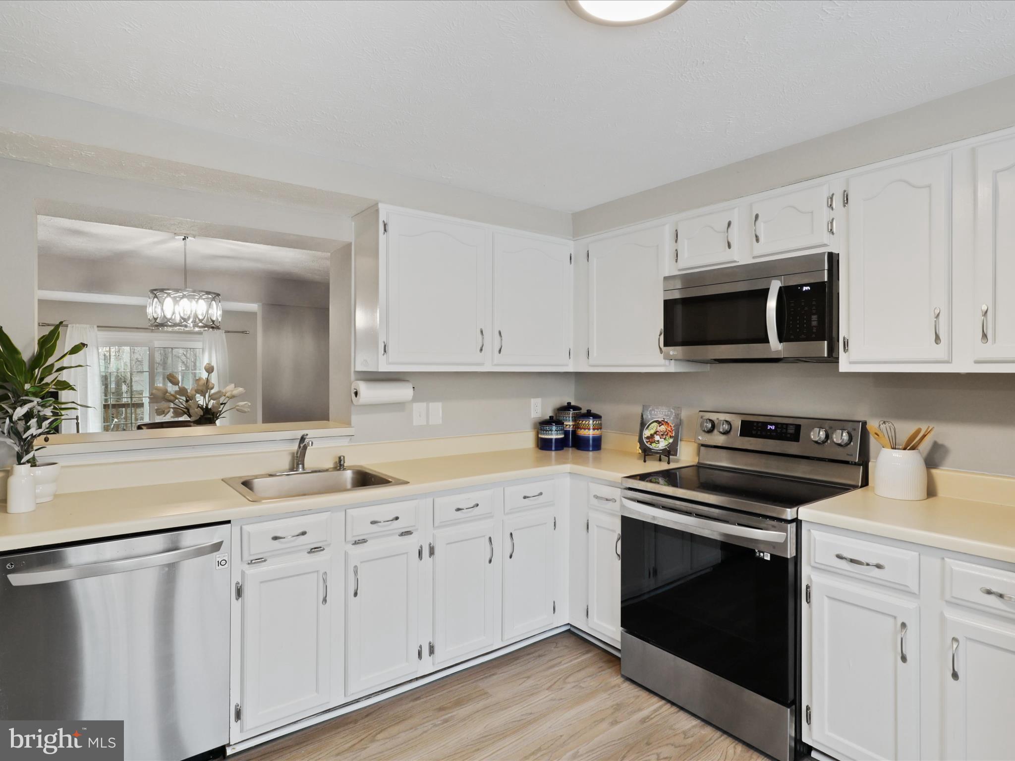 1561 Autumn Ridge Circle Reston, VA 20194 - Photo 5 of 53 New matching appliances