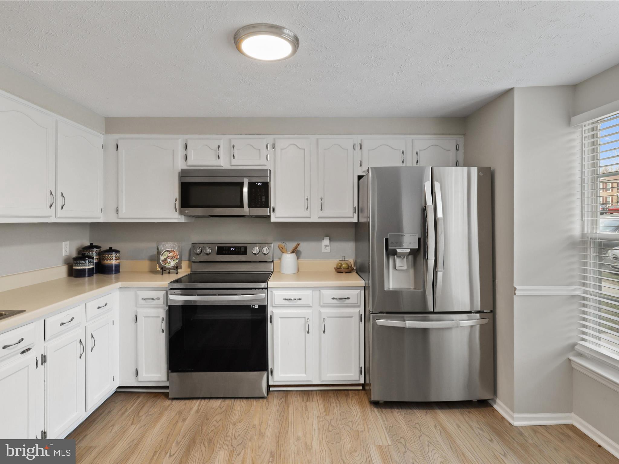 1561 Autumn Ridge Circle Reston, VA 20194 - Photo 6 of 53