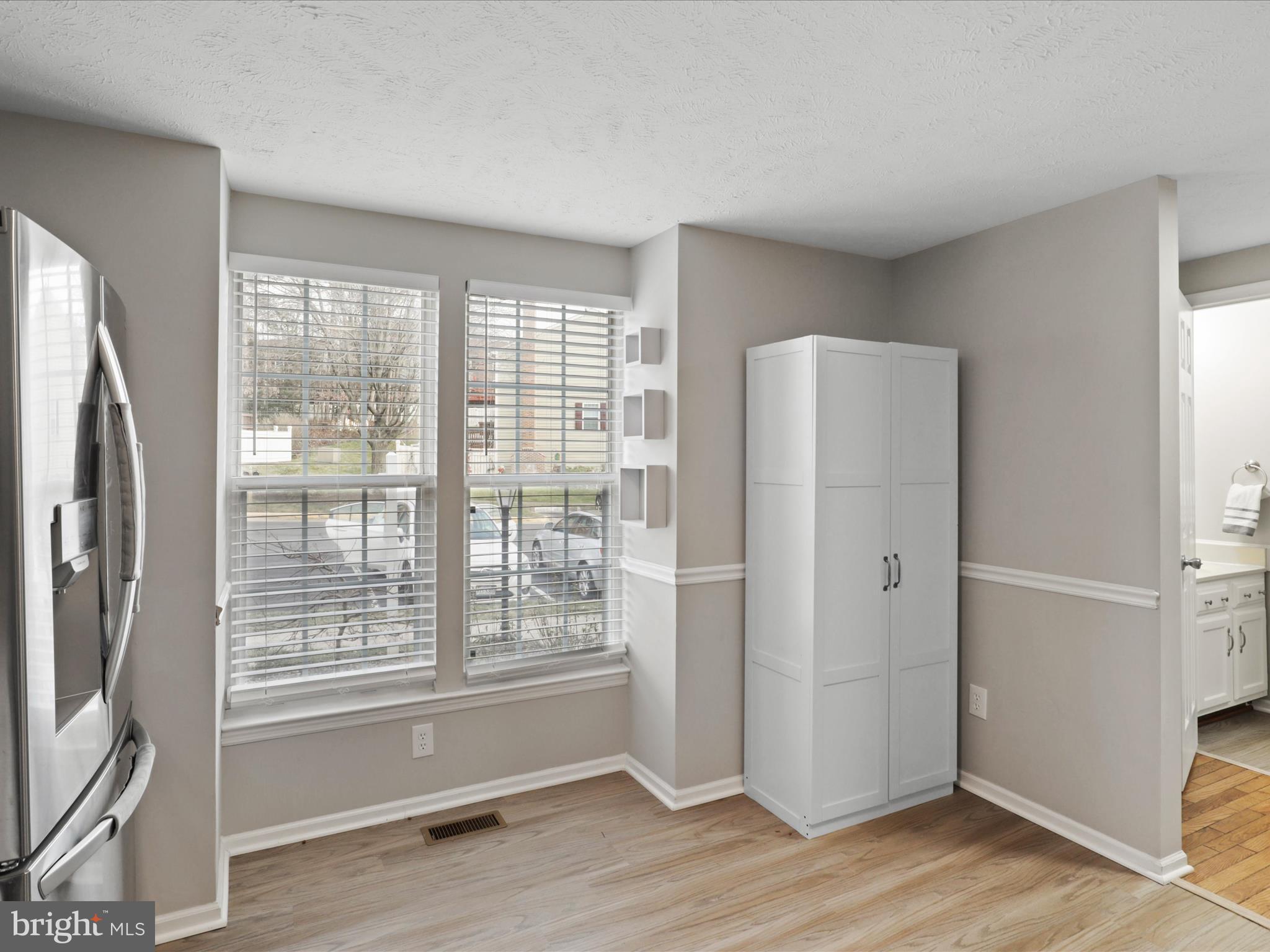 1561 Autumn Ridge Circle Reston, VA 20194 - Photo 8 of 53 Bay Window allows lots of natural light