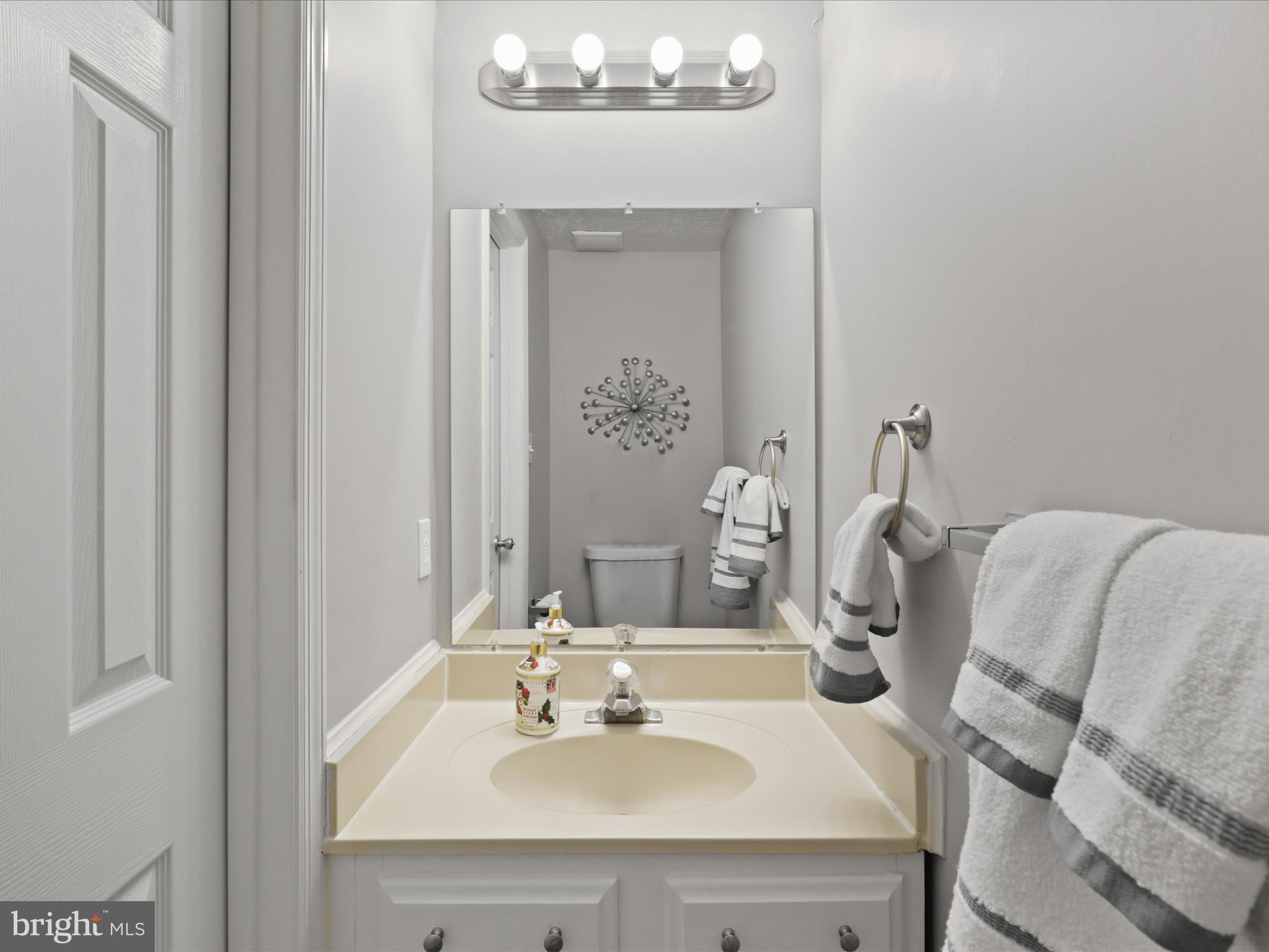 1561 Autumn Ridge Circle Reston, VA 20194 - Photo 9 of 53 Powder Room on Main