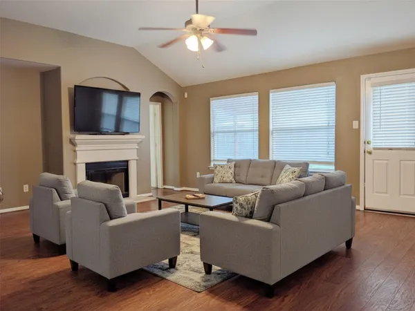 $2,075 | 3018 Rancher Hollow Court, Manvel, TX 77578