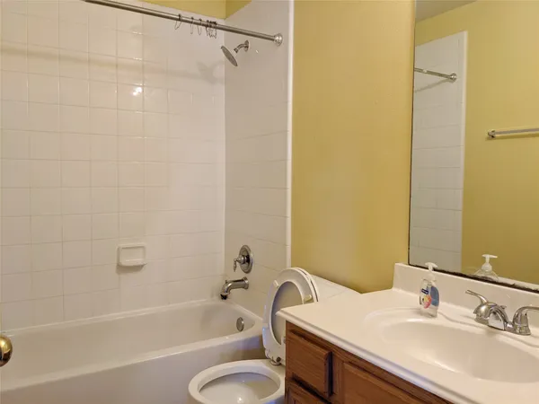 $2,075 | 3018 Rancher Hollow Court, Manvel, TX 77578