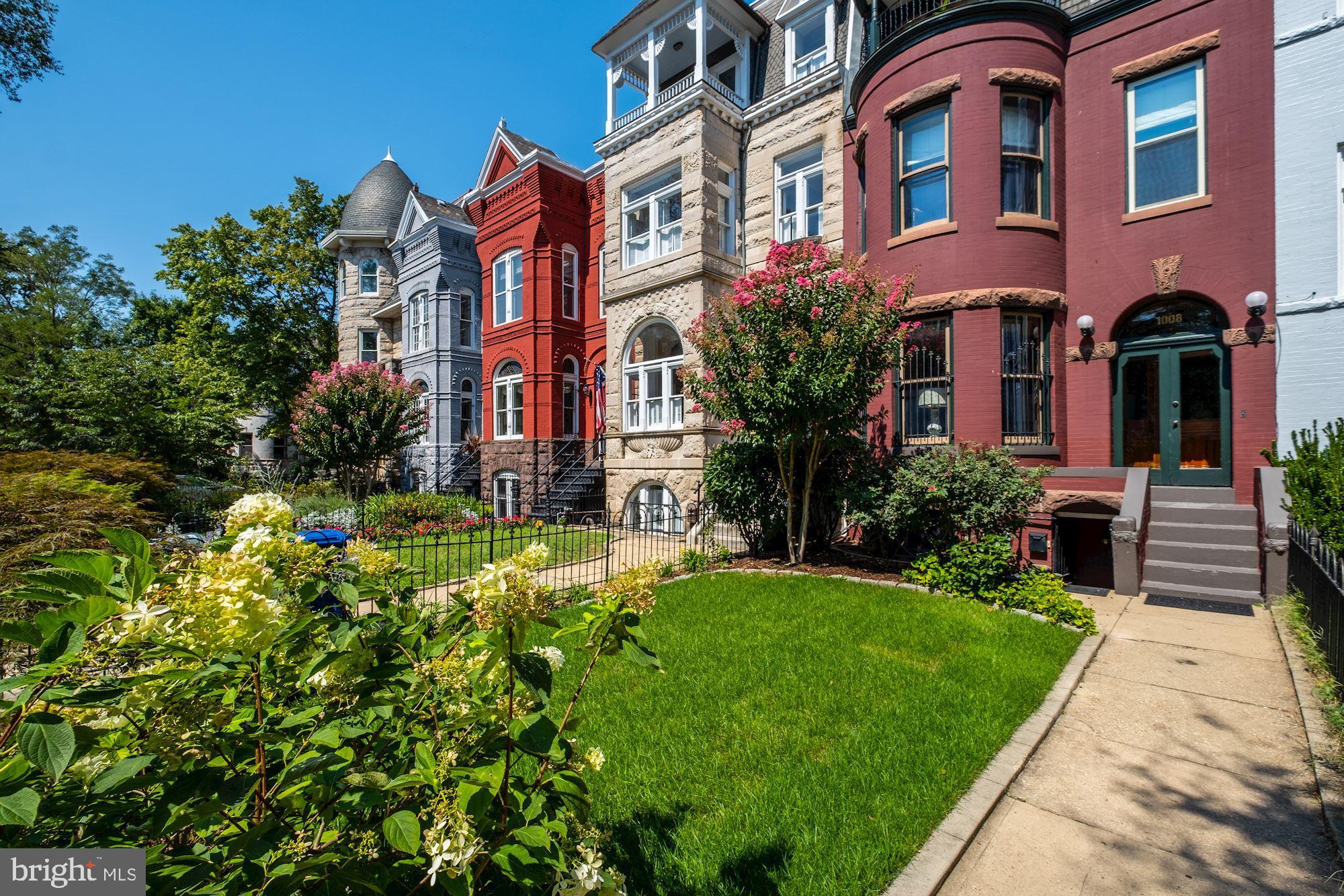1008 East Capitol Street Northeast Washington, DC 20003 - Photo 2 of 24 Front Yard