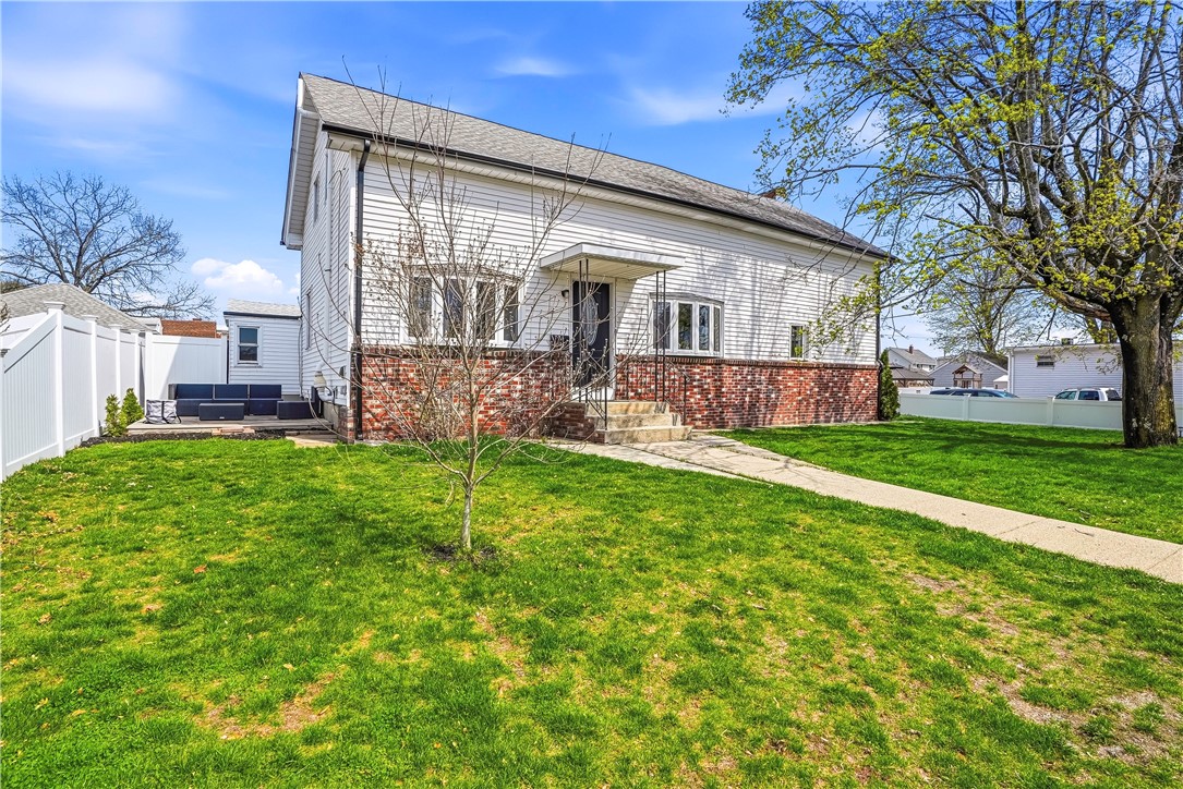 353 High Street Cumberland, RI 02864 - Photo 2 of 50