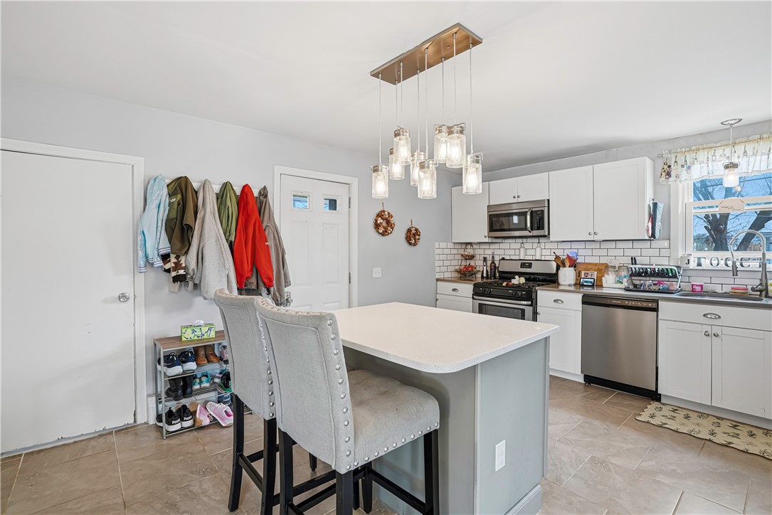 353 High Street Cumberland, RI 02864 - Photo 6 of 50