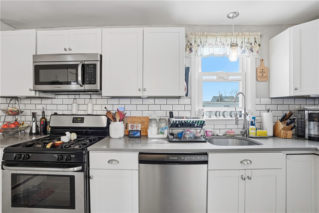 353 High Street Cumberland, RI 02864 - Photo 7 of 50