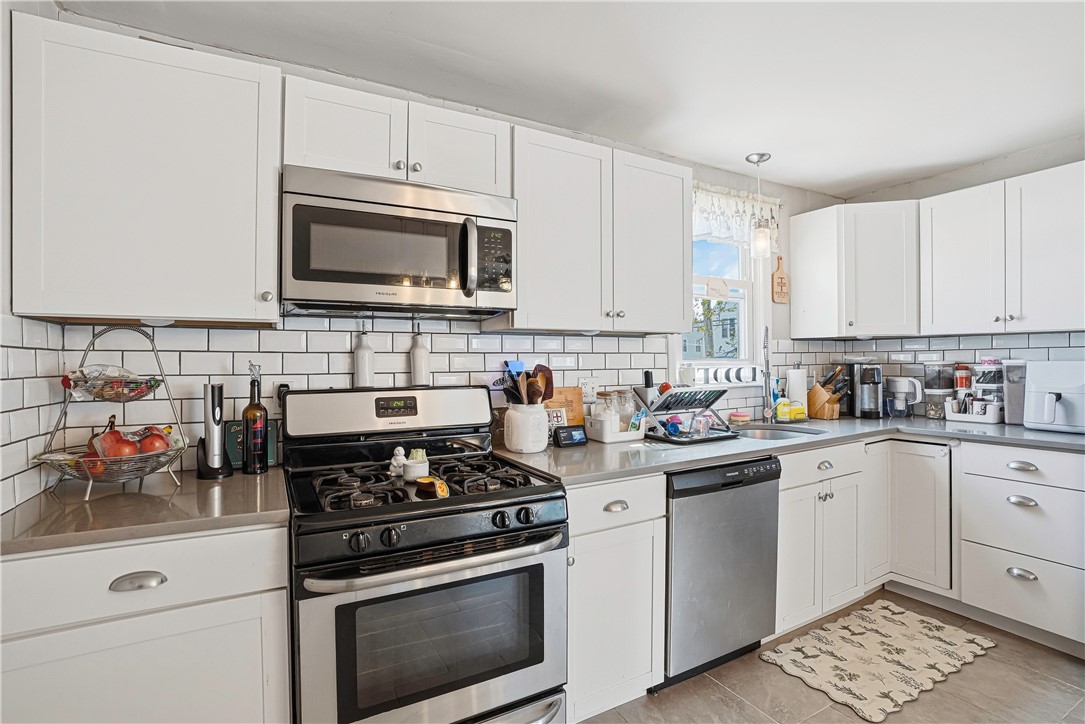 353 High Street Cumberland, RI 02864 - Photo 9 of 50