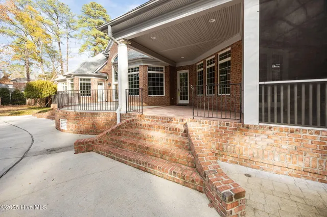 $1,250,000 | 516 Chesapeake Place, Greenville, NC 27858