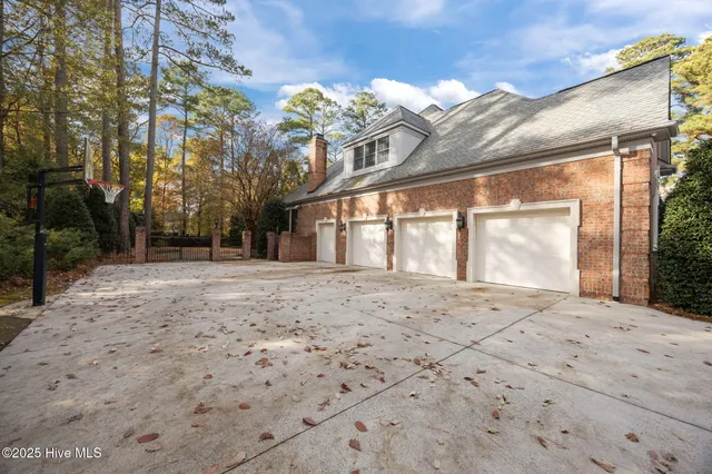 $1,250,000 | 516 Chesapeake Place, Greenville, NC 27858