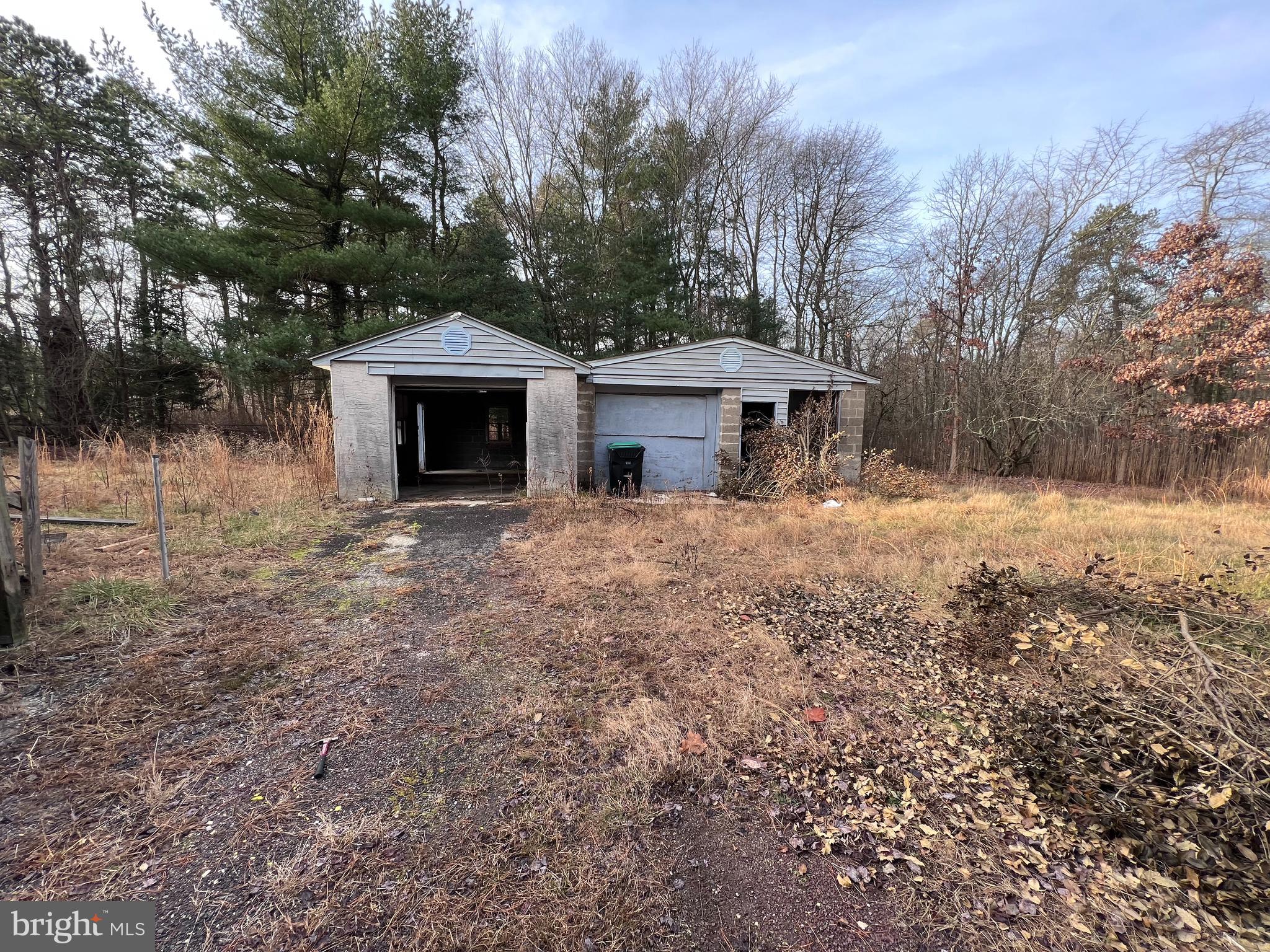 263 Williamstown Road Berlin, NJ 08009 - Photo 2 of 3 Garage