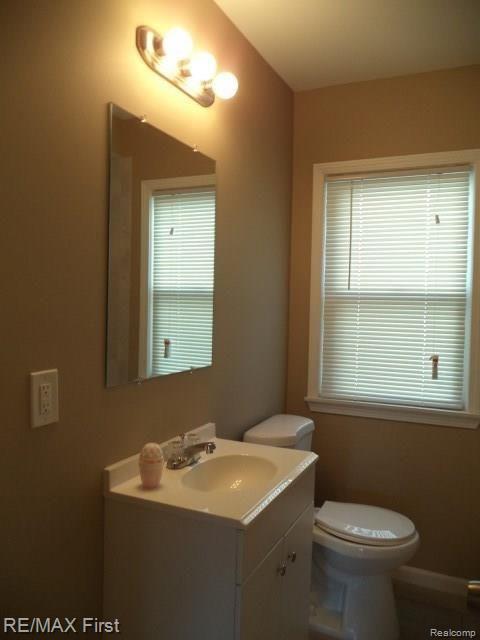 8193 Harding Center Line, MI 48015 - Photo 16 of 36
