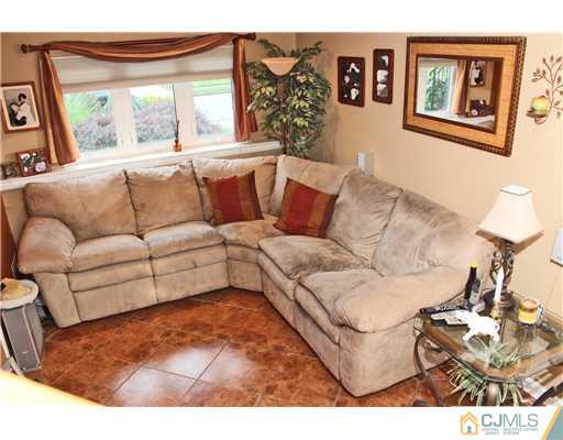 2 Wilshire Road Edison, NJ 08817 - Photo 13 of 20 Gallery Image 13