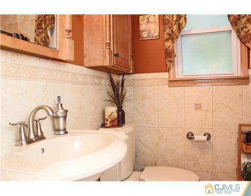2 Wilshire Road Edison, NJ 08817 - Photo 14 of 20 Gallery Image 14