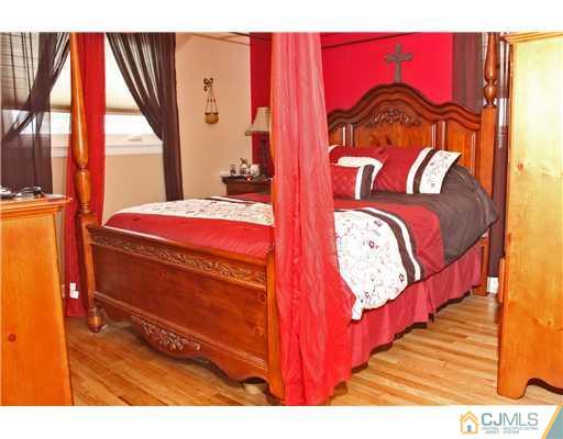 2 Wilshire Road Edison, NJ 08817 - Photo 16 of 20 Gallery Image 16