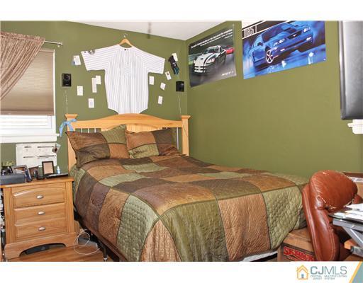 2 Wilshire Road Edison, NJ 08817 - Photo 17 of 20 Gallery Image 17