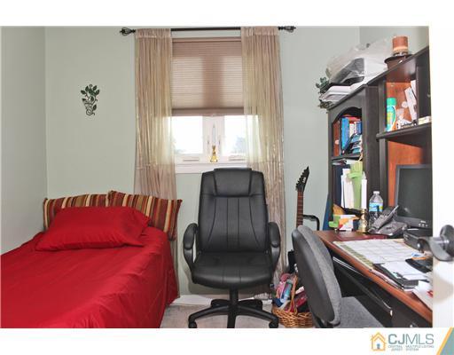 2 Wilshire Road Edison, NJ 08817 - Photo 18 of 20 Gallery Image 18