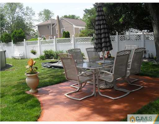 2 Wilshire Road Edison, NJ 08817 - Photo 3 of 20 Gallery Image 3