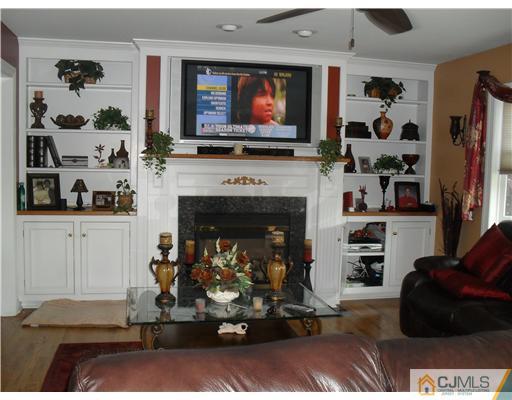 2 Wilshire Road Edison, NJ 08817 - Photo 5 of 20 Gallery Image 5