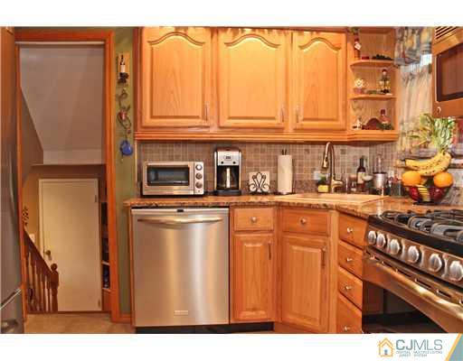 2 Wilshire Road Edison, NJ 08817 - Photo 7 of 20 Gallery Image 7