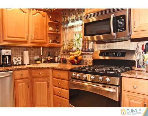 2 Wilshire Road Edison, NJ 08817 - Photo 8 of 20 Gallery Image 8
