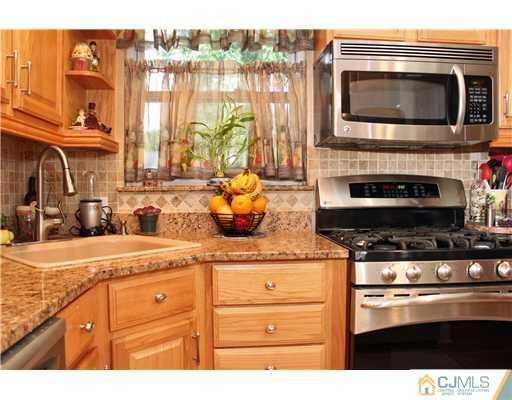 2 Wilshire Road Edison, NJ 08817 - Photo 9 of 20 Gallery Image 9