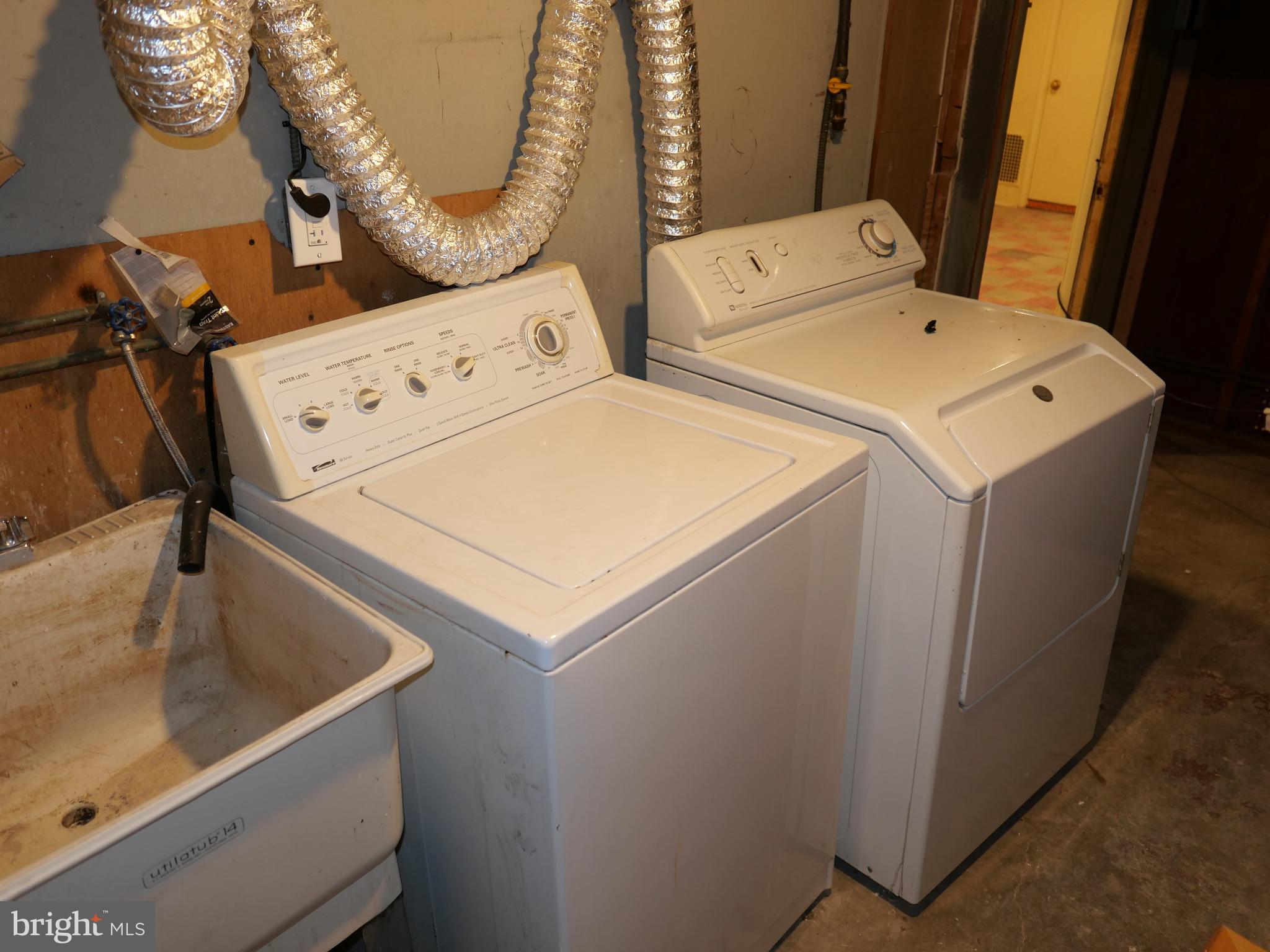 240 Barclay Road Upper Darby, PA 19082 - Photo 24 of 24 On site washer & Dryer