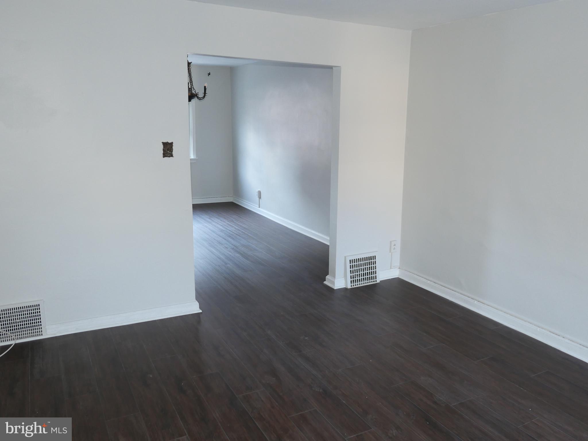 240 Barclay Road Upper Darby, PA 19082 - Photo 4 of 24 Living Room