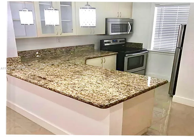 $1,950 | 17255 Southwest 95th Avenue, Unit 101, Palmetto Bay, FL 33157