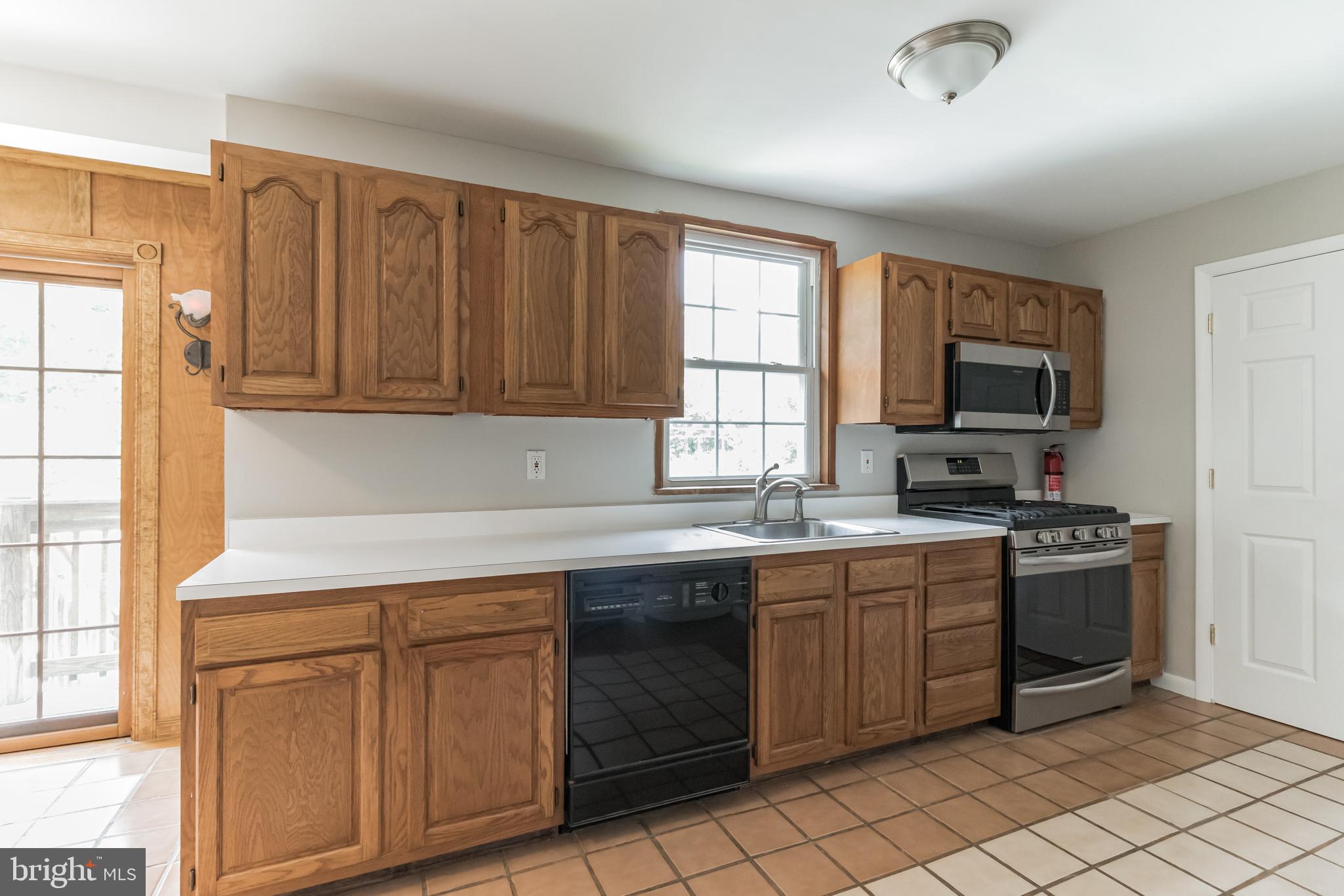 201 Hendrickson Mill Road Swedesboro, NJ 08085 - Photo 8 of 46 Oak cabinets