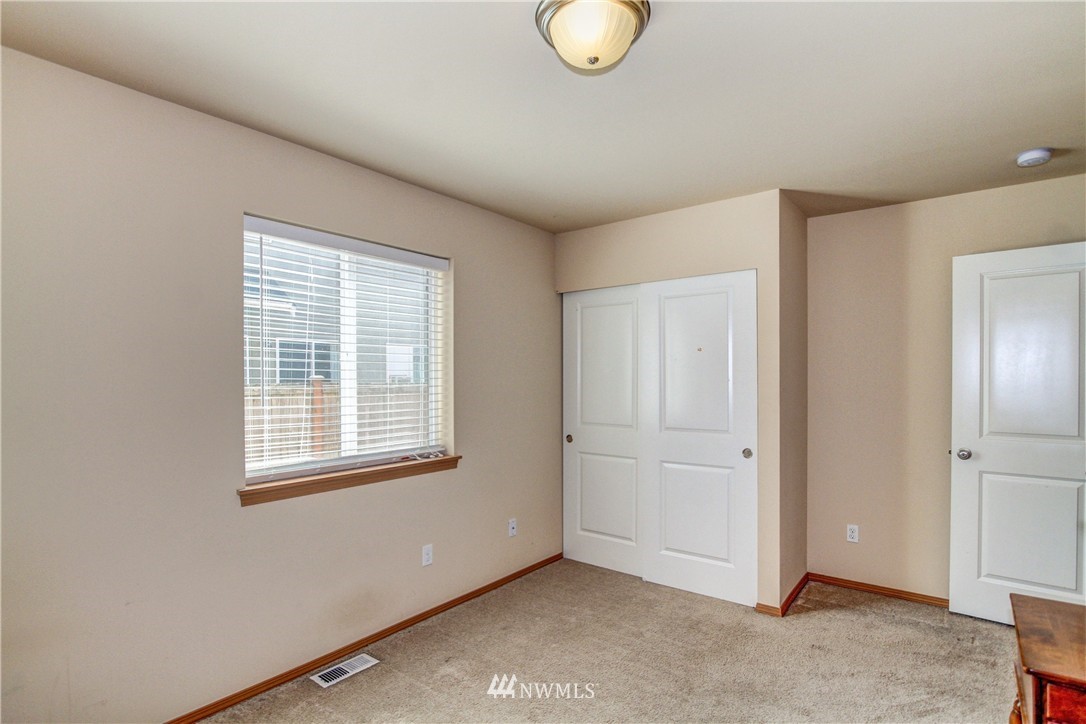 204 195th Place Southwest Bothell, WA 98012 - Photo 15 of 16