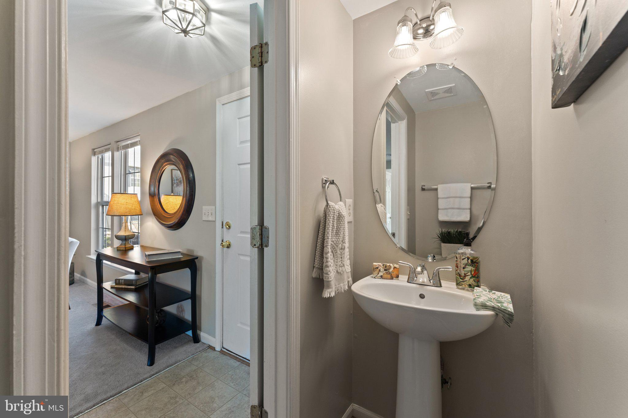 45304 Gable Square Sterling, VA 20164 - Photo 20 of 28 Powder room on main level.