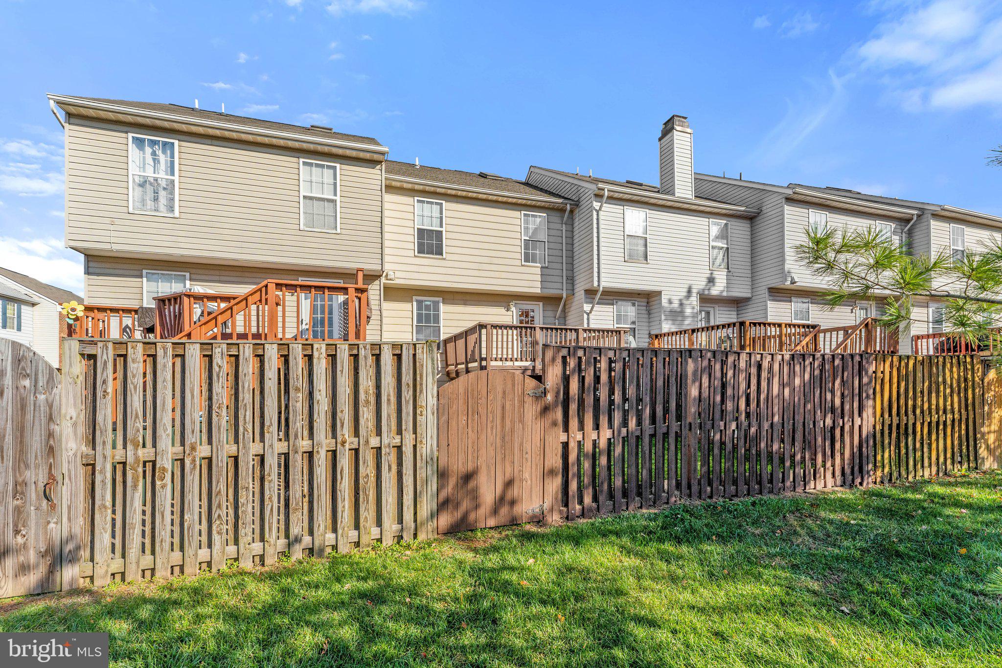 45304 Gable Square Sterling, VA 20164 - Photo 26 of 28 Fully fenced rear yard.