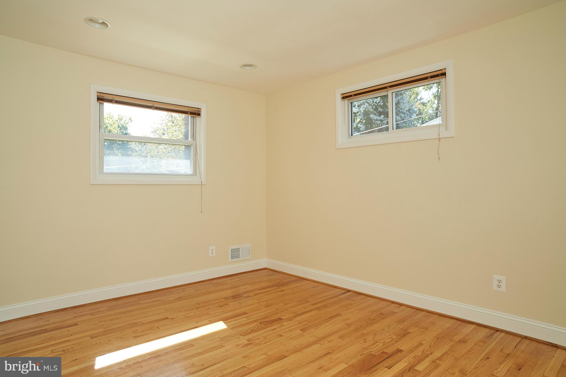 420 Torrington Place Silver Spring, MD 20901 - Photo 16 of 30 Bedroom