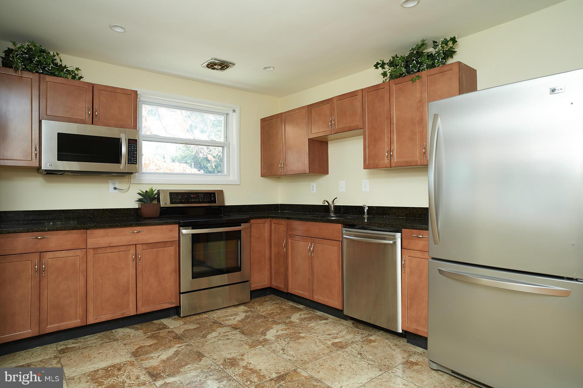 420 Torrington Place Silver Spring, MD 20901 - Photo 3 of 30 Kitchen