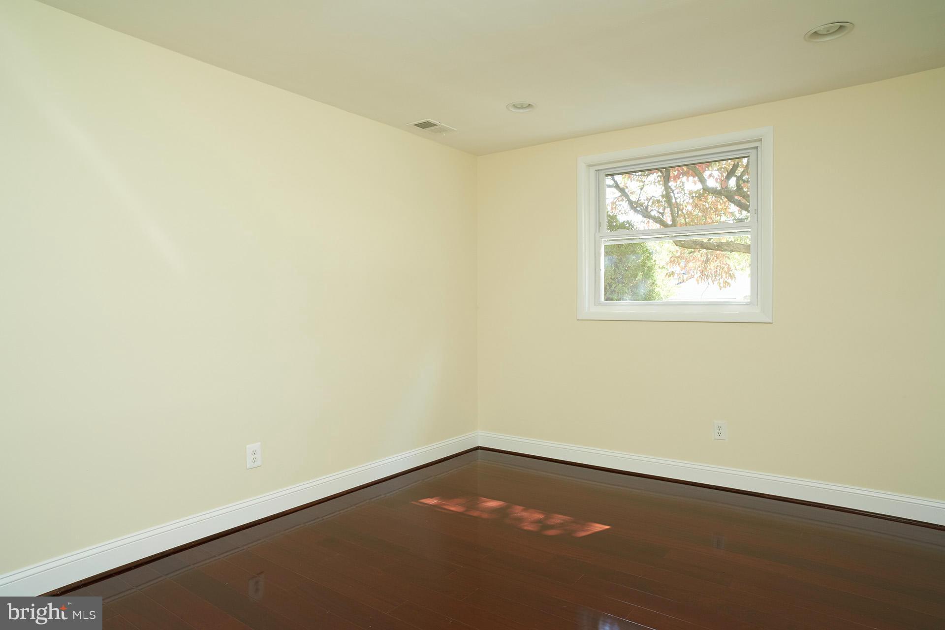 420 Torrington Place Silver Spring, MD 20901 - Photo 22 of 30 Bedroom