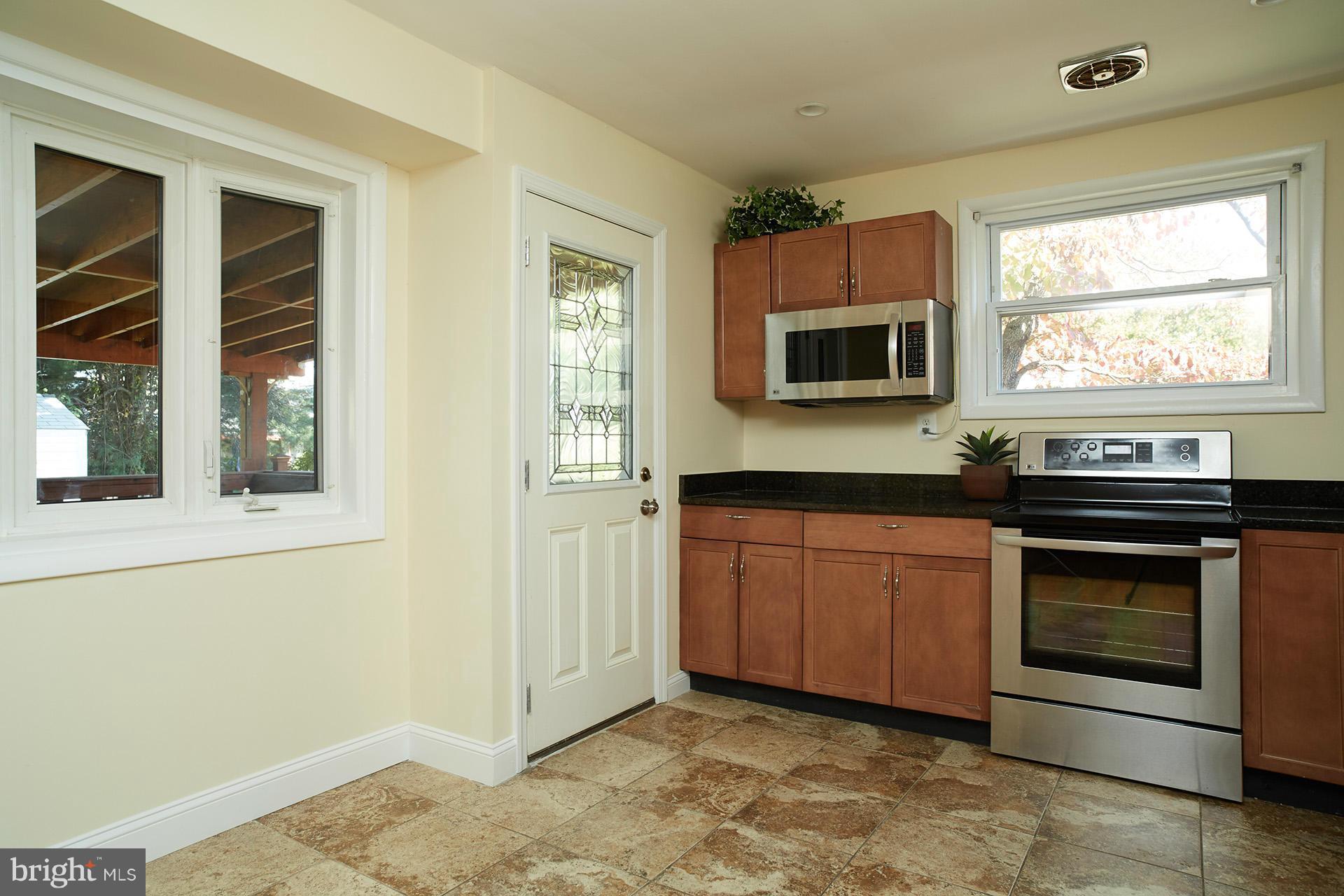 420 Torrington Place Silver Spring, MD 20901 - Photo 4 of 30 Kitchen
